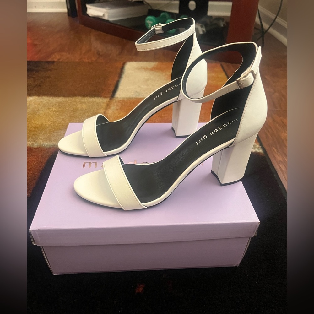NWB MADDEN GIRL BEELLA CHUNKY HEELED SANDALS - WHITE - Sz 10